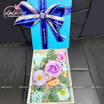 Hộp quà tặng hoa sáp kèm phụ kiện mẫu chữ nhật mẫu 078 (không kèm mỹ phẩm)
