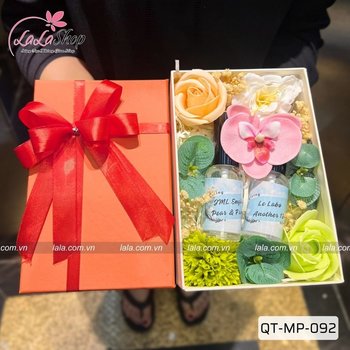 Hộp quà tặng 2 chai tinh dầu nước hoa hương ngẫu nhiên 13x19cm mẫu 092