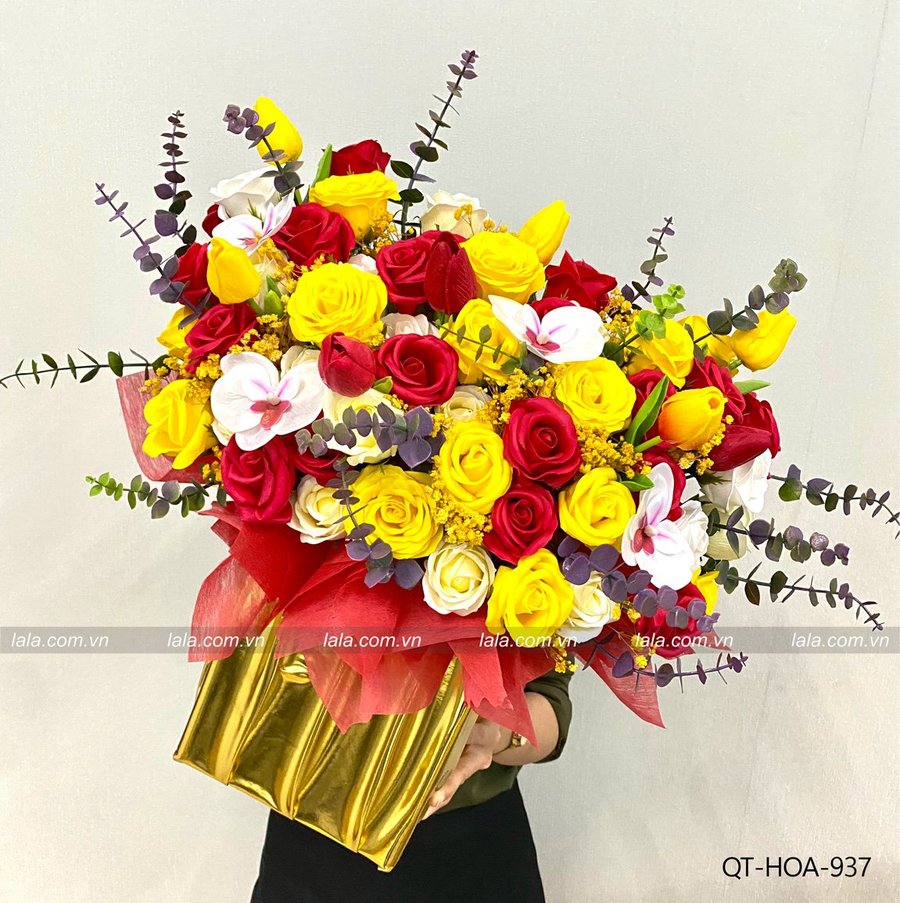 Lẵng hoa sáp thơm để bàn sắc vàng mix nhiều loại mẫu 937