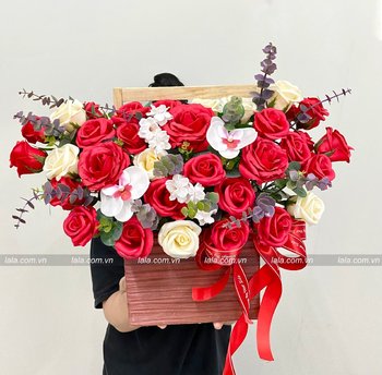 Lẵng Hoa Sáp Thơm Để Bàn Tông Màu Đỏ Hương Thơm ngọt ngào Mẫu 952