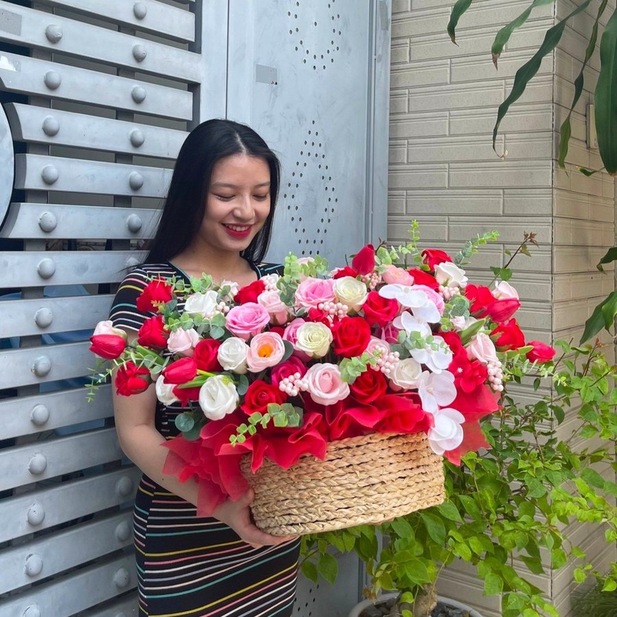 Lẵng hoa sáp thơm để bàn trang trí mẫu 977