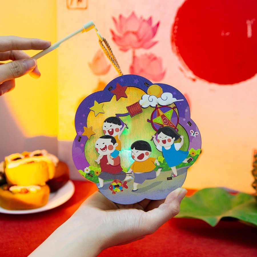 Lồng Đèn Trung Thu Bằng Gỗ Các Bé Vui Rước Đèn Đêm Trăng