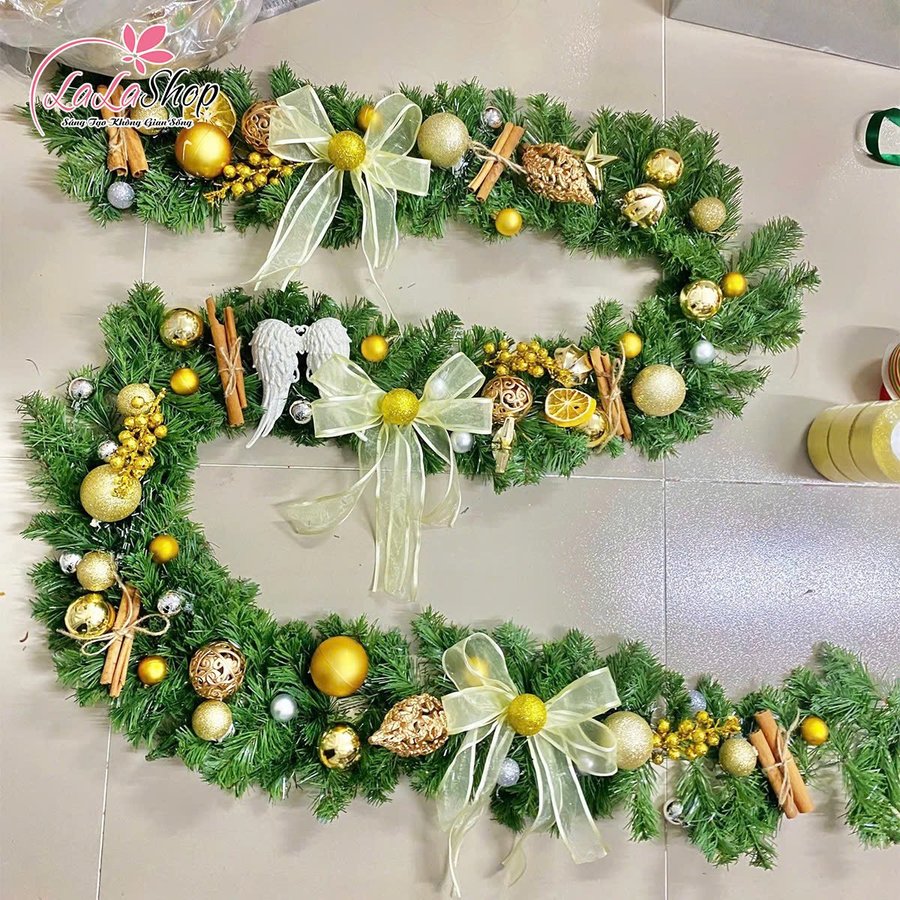 Dây thông 2m7 full phụ kiện cao cấp trang trí noel nơ vàng ấm áp tặng kèm đèn LED