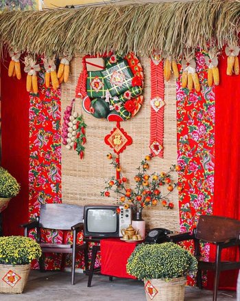 Vải chim công trang trí tết