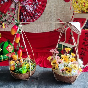 Quang gánh hoa cúc rực rỡ mừng xuân size 33cm trang trí tiểu cảnh tết