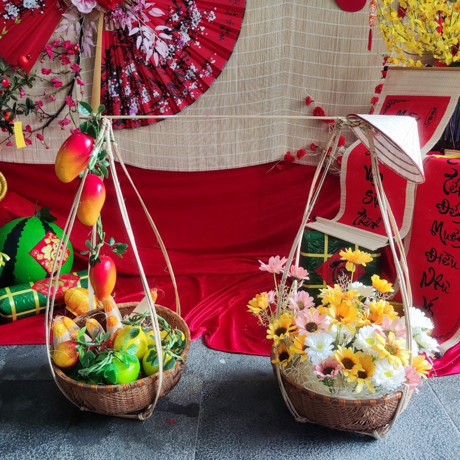 Quang gánh hoa cúc rực rỡ mừng xuân size 33cm trang trí tiểu cảnh tết