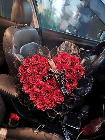 Bó Hoa Kim Tuyến Hình Trái Tim Lưới Cứng