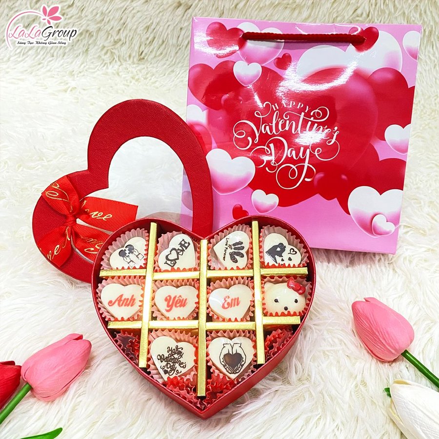 Hộp Socola 10 viên hình mèo chữ anh yêu em quà tặng Valentine ấm áp