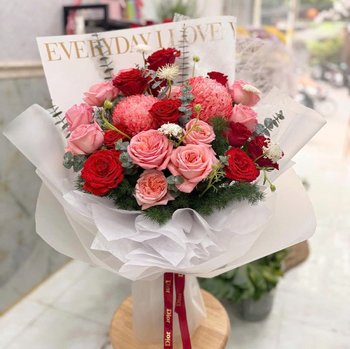 Bó Hoa Mẫu Đơn Mix Hoa Hồng Quà Tặng Thanh Lịch Và Tinh Tế