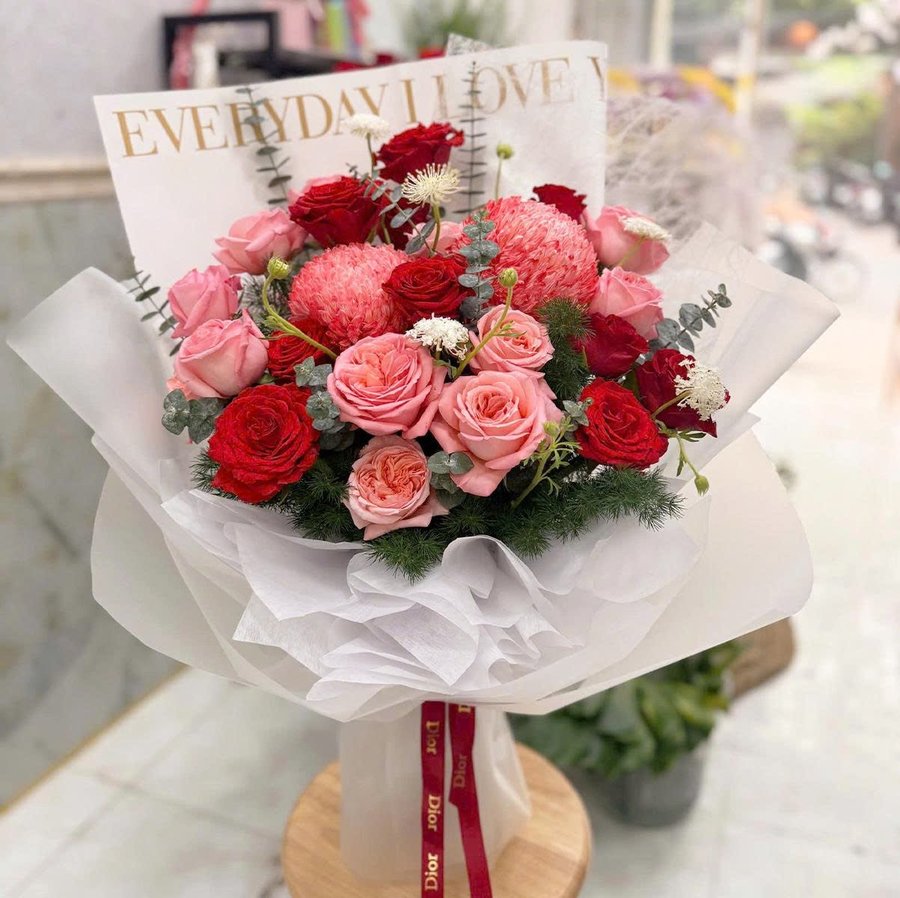 Bó Hoa Mẫu Đơn Mix Hoa Hồng Quà Tặng Thanh Lịch Và Tinh Tế