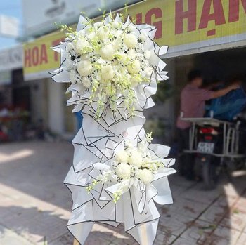 Kệ Hoa Chia Buồn Hoa Cúc Mẫu Đơn Mix Hoa Lan Trắng Trang Nghiêm