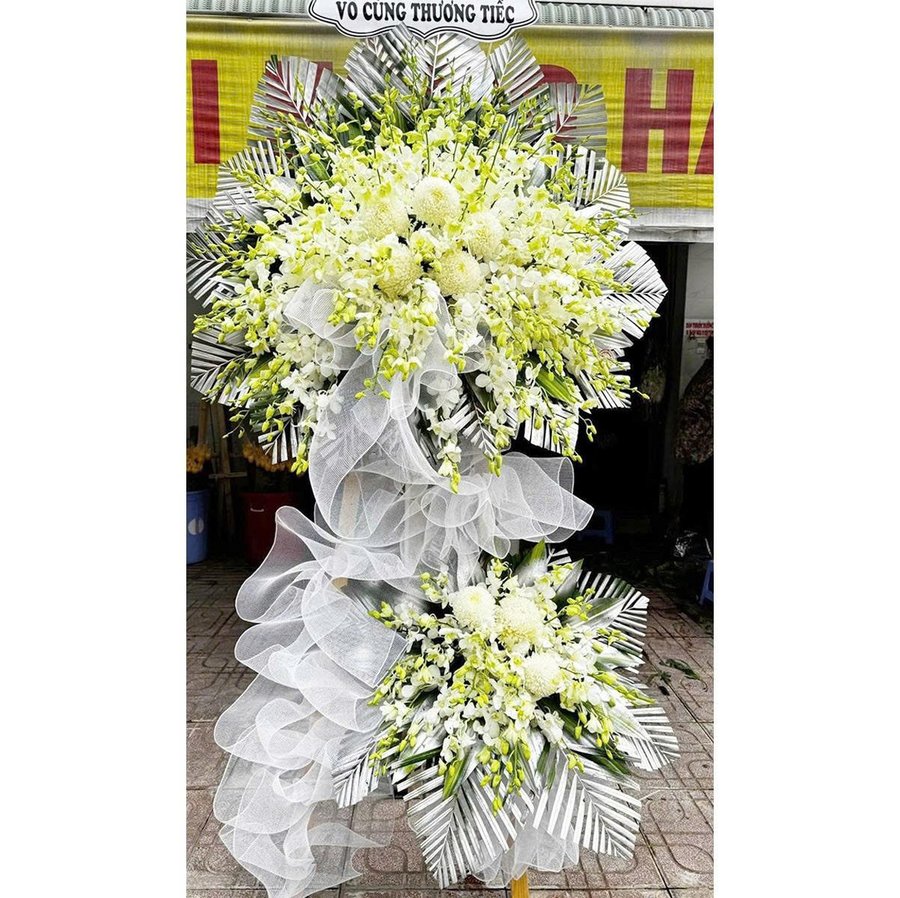 Kệ Hoa Chia Buồn Hoa Cúc Mẫu Đơn Mix Lưới Trắng Nhẹ Nhàng Tinh Khiết