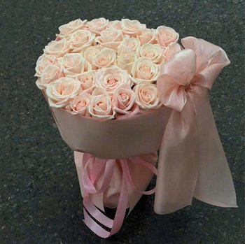 Bó Hoa Hồng Kem Dâu Đính Nơ Ngọt Ngào Xinh Yêu