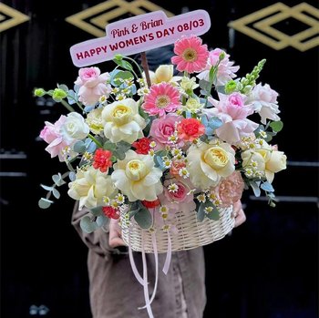 Giỏ Hoa Mây Hồng Ngọt Ngào Rực Rỡ Sắc Màu