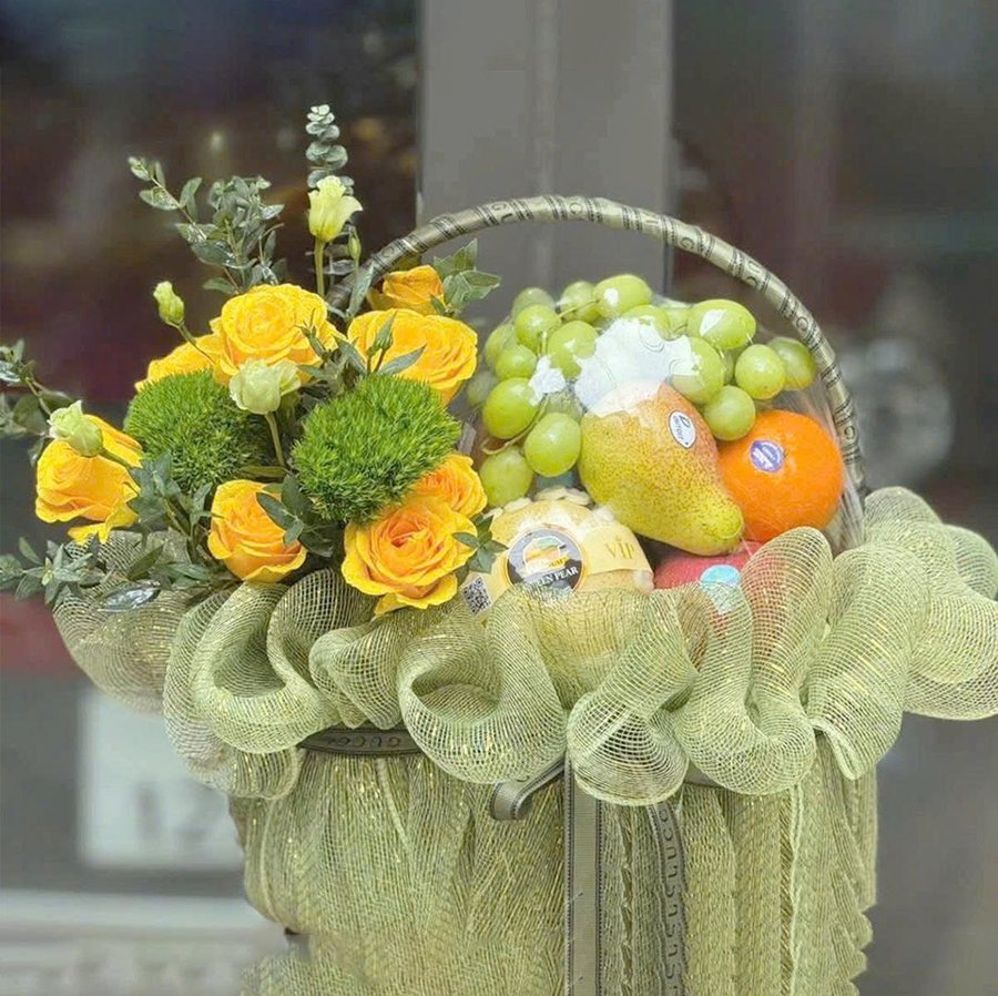 Giỏ Quà Tặng Trái Cây Kèm Hoa Tươi Chúc Mừng Lộc Phát