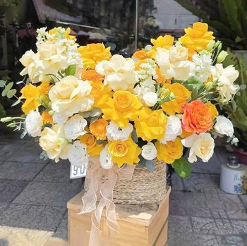 Giỏ Hoa Tươi Tone Vàng Hoàng Kim Tài Lộc Sang Trọng
