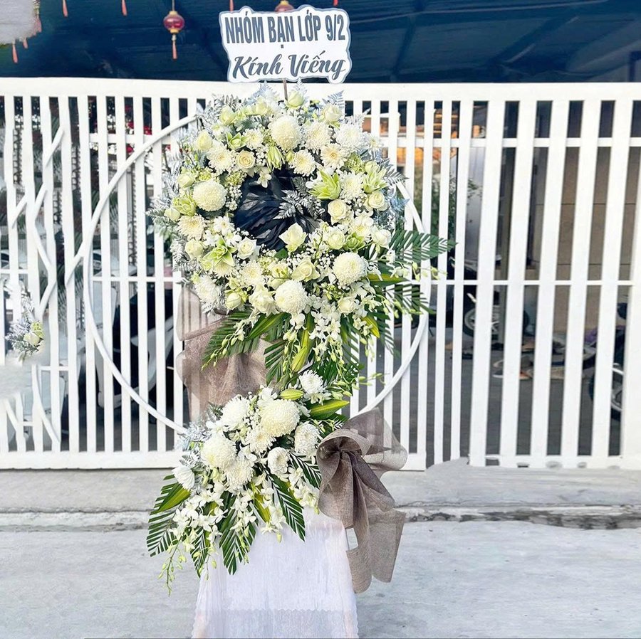 Kệ Hoa Chia Buồn 2 Tầng Cúc Mẫu Đơn Mix Hoa Lan Trắng Tinh Khiết