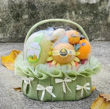 Giỏ Quà Tặng Trái Cây Nhập Khẩu Tone Xanh Lá Nhẹ Nhàng Thanh Lịch