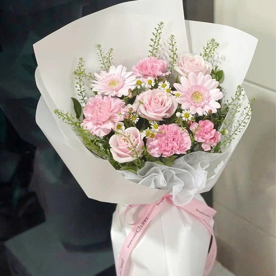 Bó Hoa Đồng Tiền Tone Hồng Mix Hoa Cẩm Chướng Hồng Xinh Tươi