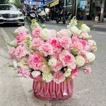 Chậu Hoa Hồng Phấn Mix Hoa Cẩm Chướng Hồng Xinh Yêu