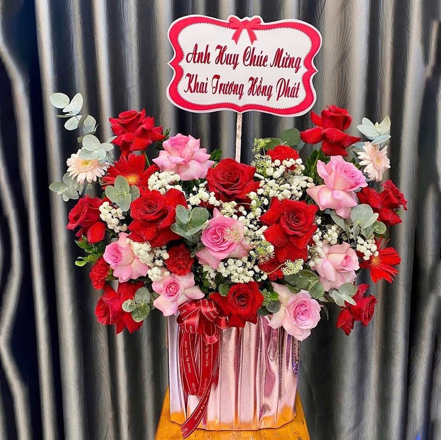 Chậu Hoa Tươi Tone Hồng Đỏ Ngọt Ngào Rực Rỡ