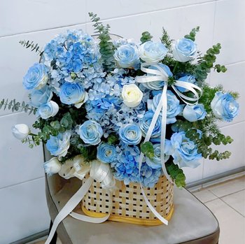 Giỏ Hoa Cẩm Tú Cầu Mix Hoa Hồng Xanh Nhẹ Nhàng Thanh Lịch