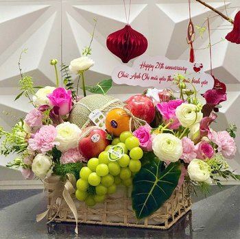 Giỏ Quà Tặng Trái Cây Nhập Khẩu Kèm Hoa Tươi