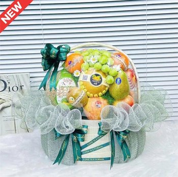 Giỏ Quà Tặng Trái Cây Gắn Lưới Xanh Lá Phối Ruy Băng Sang Trọng