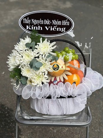 Giỏ Quà Tặng Trái Cây Nhập Khẩu Mix Kèm Hoa Cúc Trắng