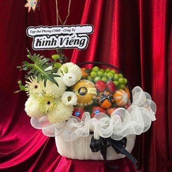Giỏ Trái Cây Tươi Kính Viềng Mix Kèm Mẫu Đơn Trắng Tinh Tế