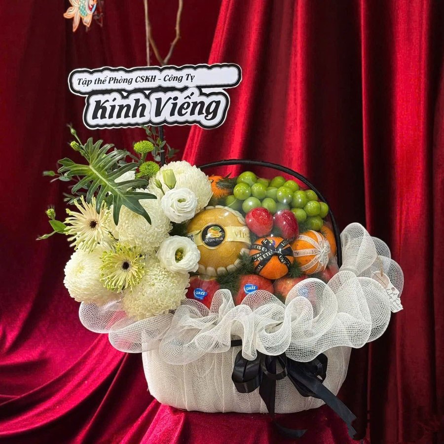 Giỏ Trái Cây Tươi Kính Viềng Mix Kèm Mẫu Đơn Trắng Tinh Tế