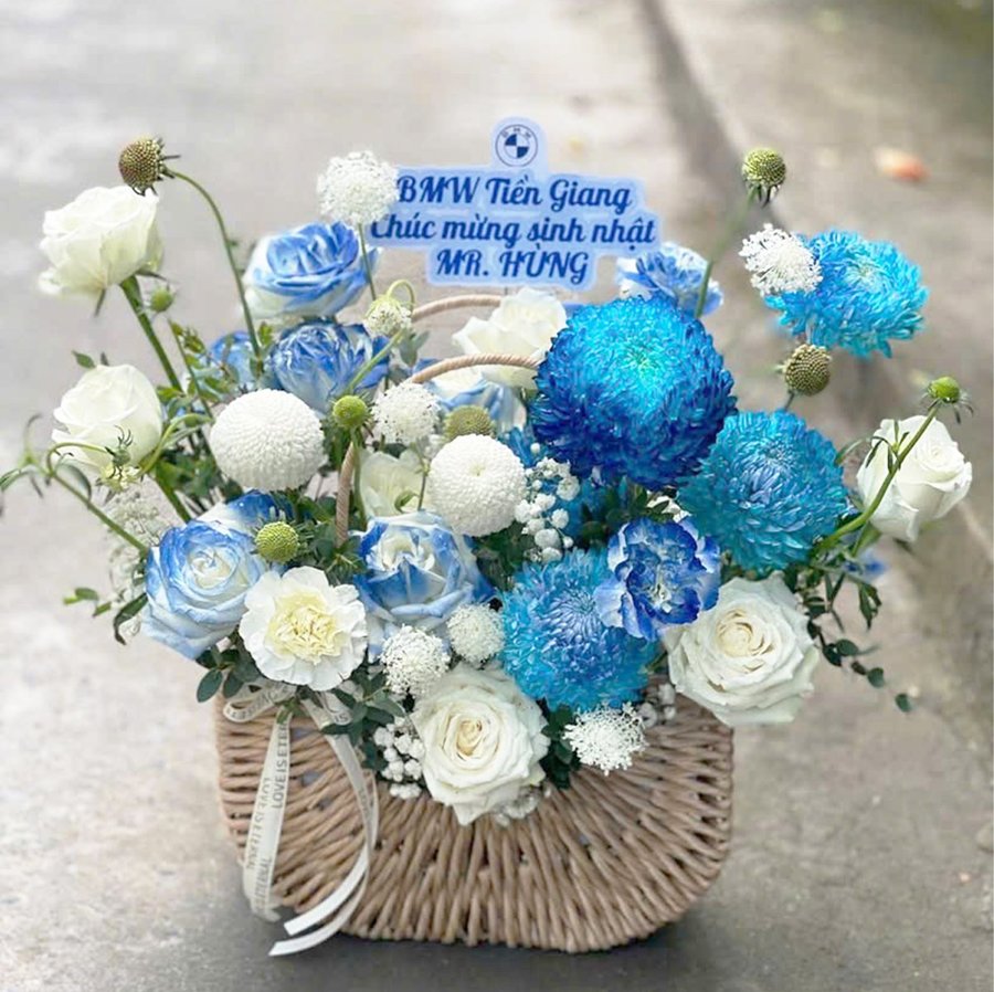 Giỏ Hoa Hồng Trắng Mix Mẫu Đơn Thanh Khiết