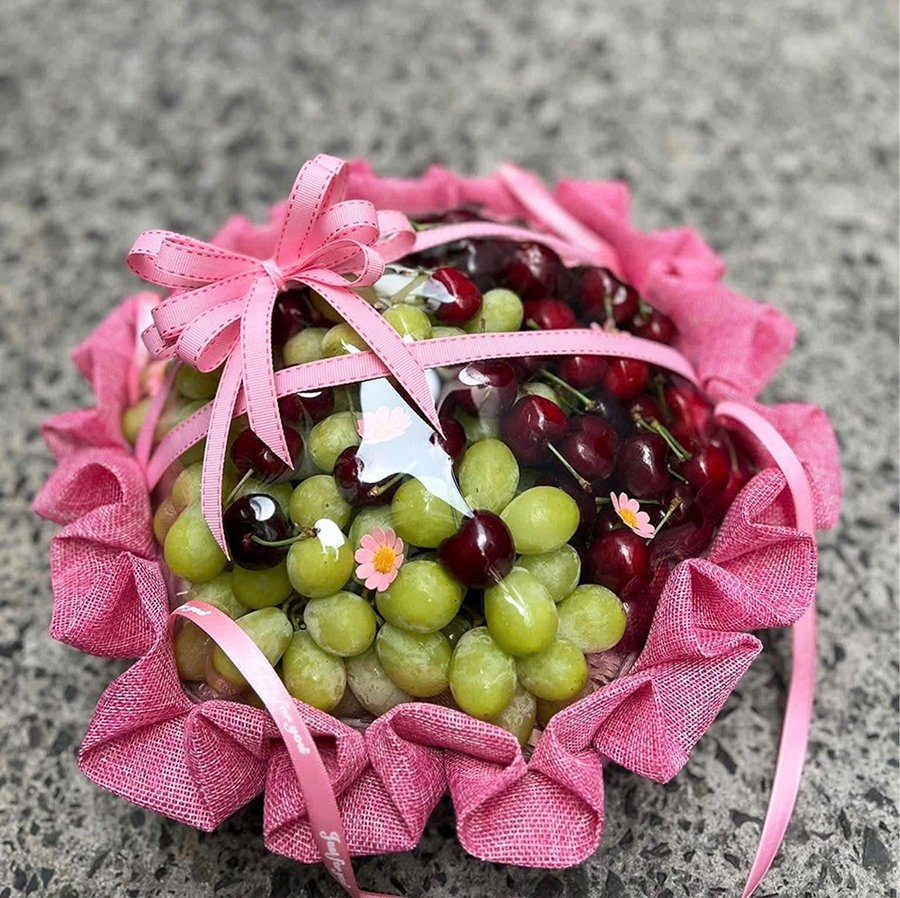 Giỏ Trái Cây Nho Xanh Và Cherry Nhập Khẩu Sang Trọng Tone Hồng