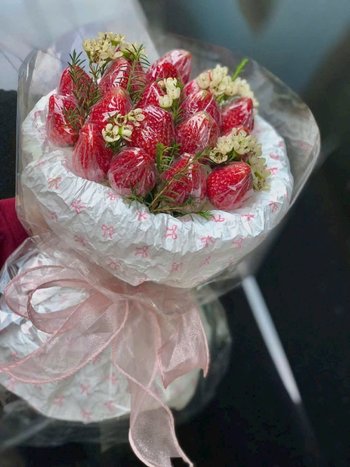 Bó Hoa Dâu Tây Mọng Nước Siêu Ngọt Ngào