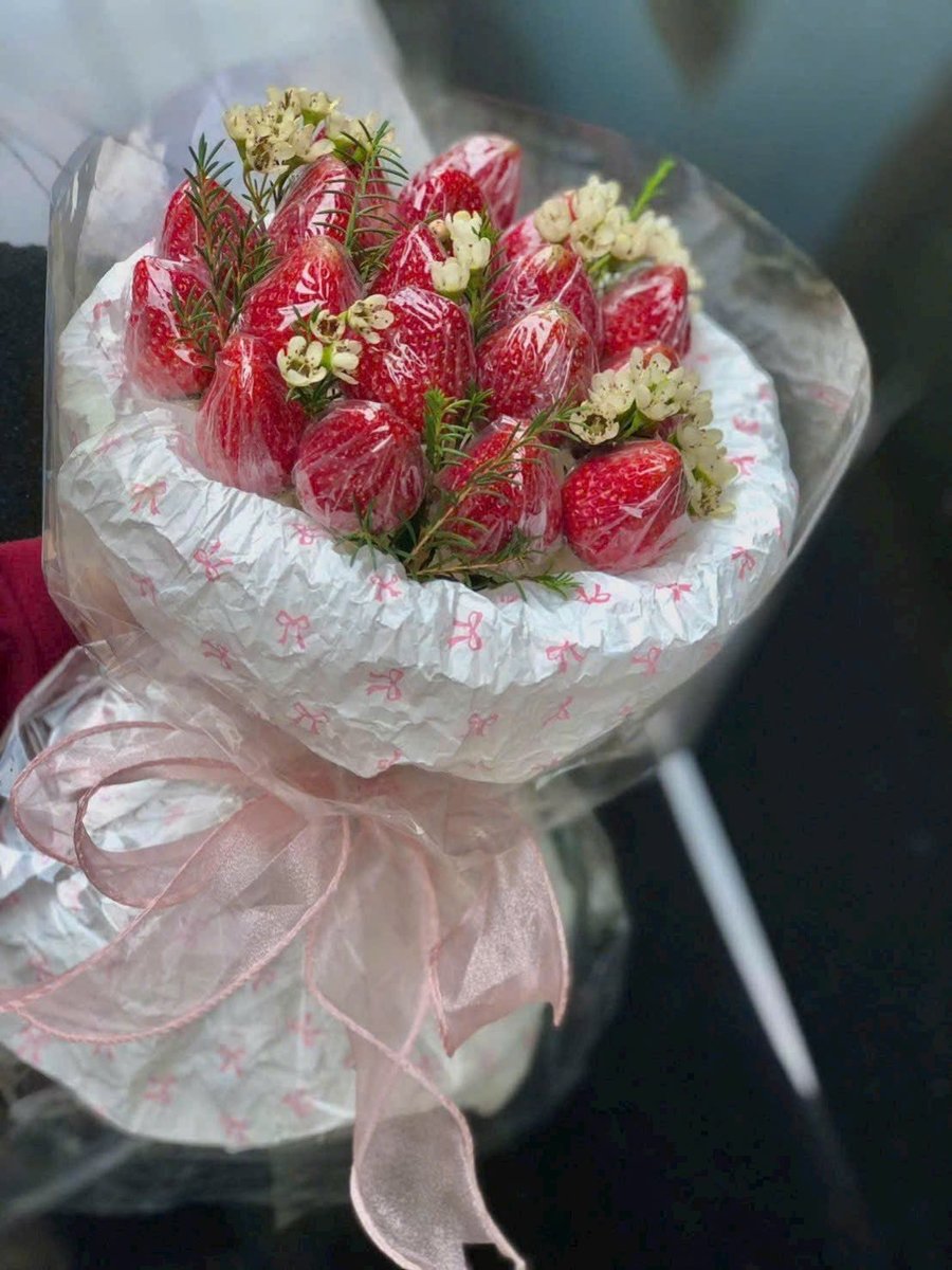 Bó Hoa Dâu Tây Mọng Nước Siêu Ngọt Ngào
