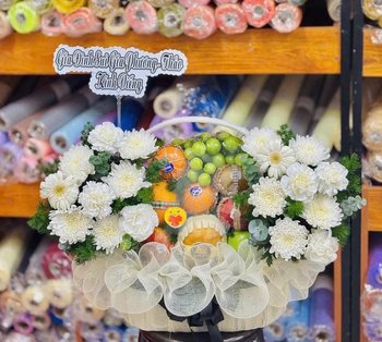 Giỏ Trái Cây Kết Hợp Hoa Cúc Trắng Sâu Sắc Niềm Thương