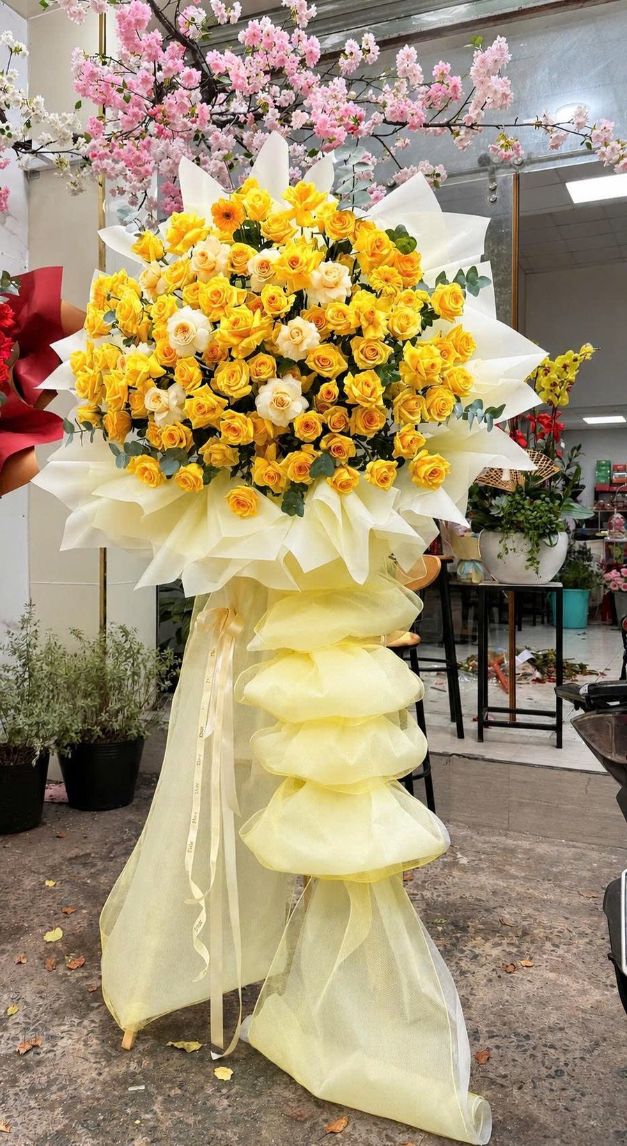Kệ Hoa Khai Trương Tone Vàng Đại Cát Đại Lợi