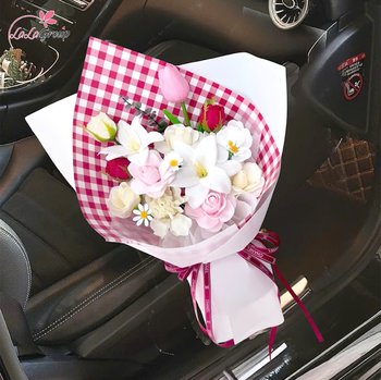 Bó 12 Bông Hoa Hồng Tỷ Muội Mix Hoa Tulip Đáng Yêu
